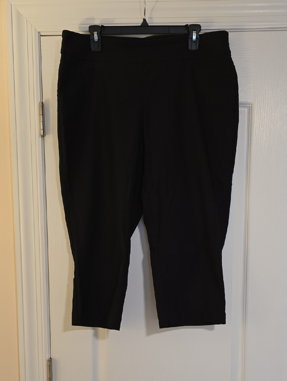 Kim Rogers Black Capri Pants - Ponte Crop